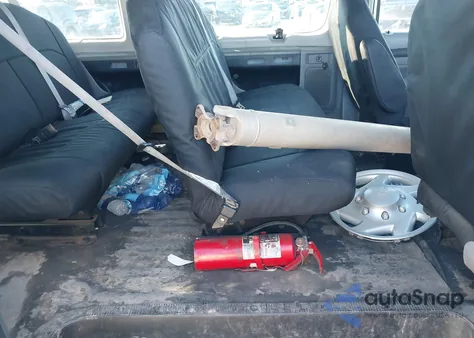 2013 Ford E-350 Super Duty Xl z USA, uszkodzony, nr VIN 1FBSS3BL9DDB09104